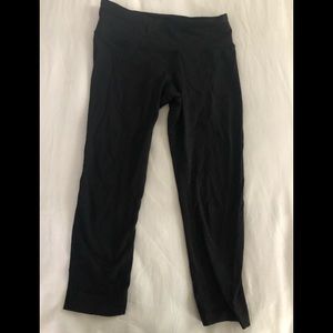 Black lululemon pant (go above ankle )